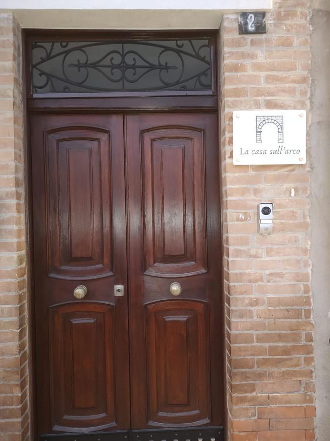 مبيت وإفطار لوتشرا La Casa Sull Arco المظهر الخارجي الصورة
