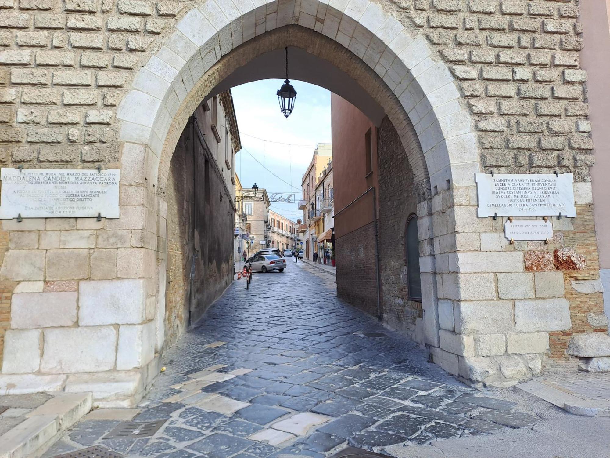 مبيت وإفطار لوتشرا La Casa Sull Arco المظهر الخارجي الصورة